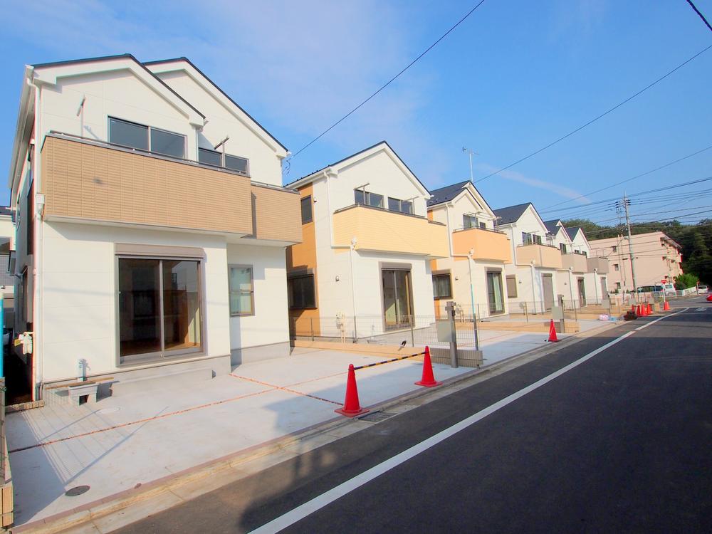 Local photos, including front road. appearance