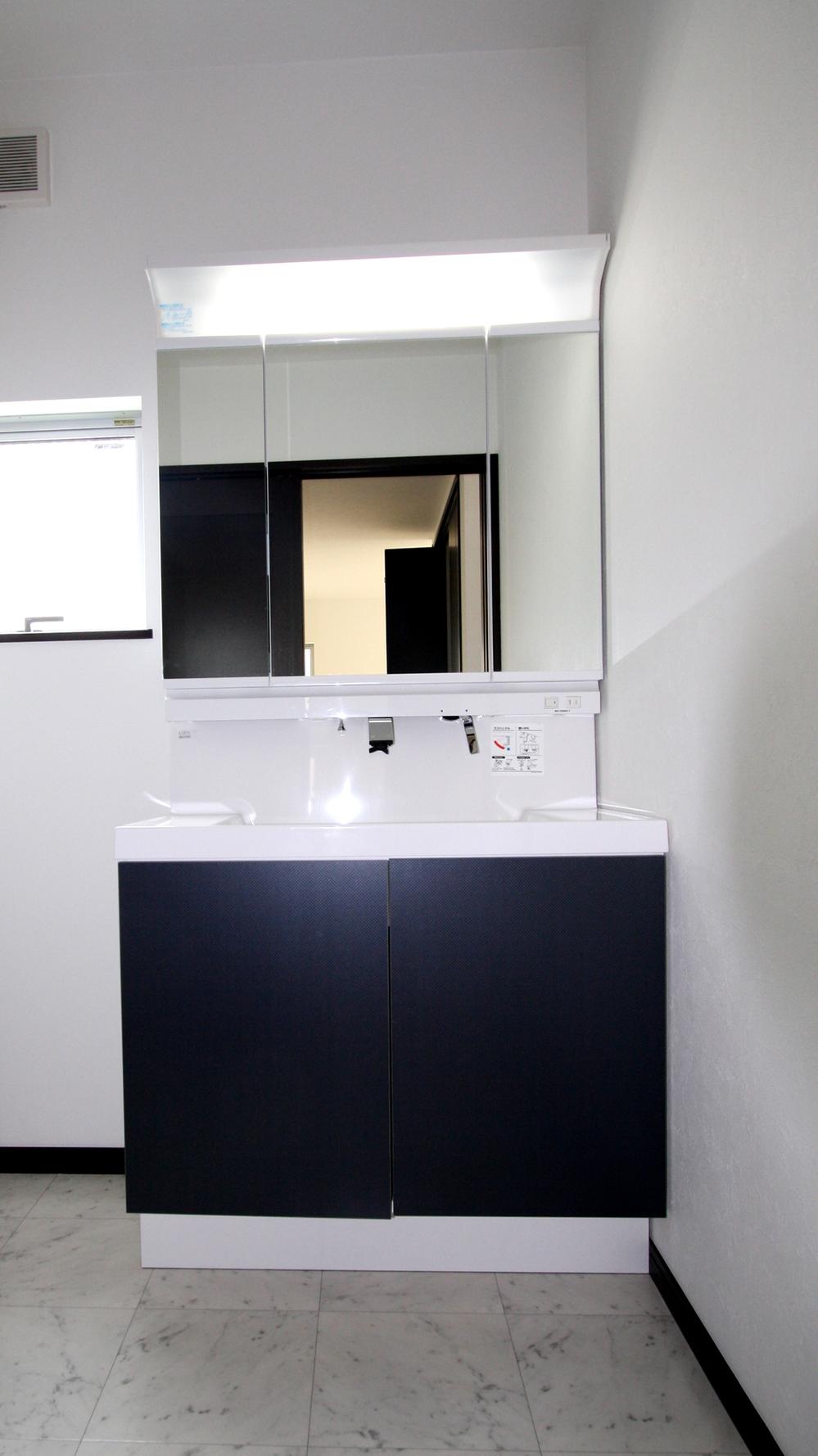 Wash basin, toilet. Indoor (April 2013) Shooting