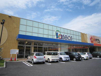 Shopping centre. Pashiosu until the (shopping center) 670m
