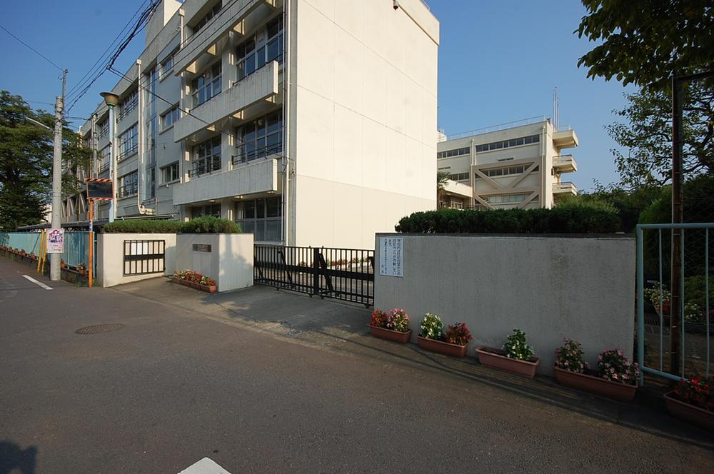 Junior high school. Ome 1602m to stand first junior high school