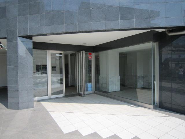 Entrance. Common areas