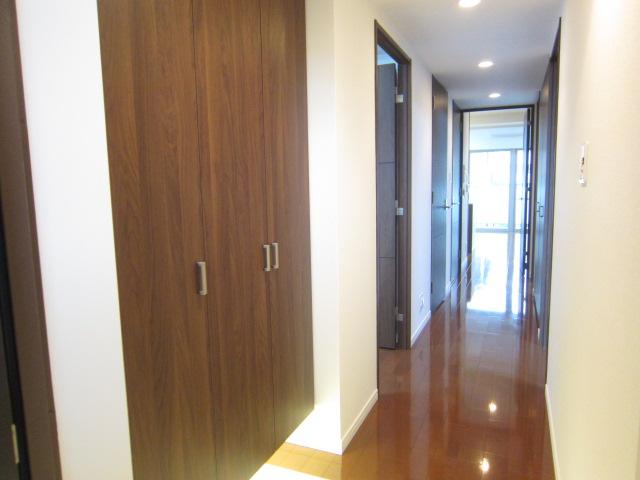 Entrance. Local (June 2013) Shooting