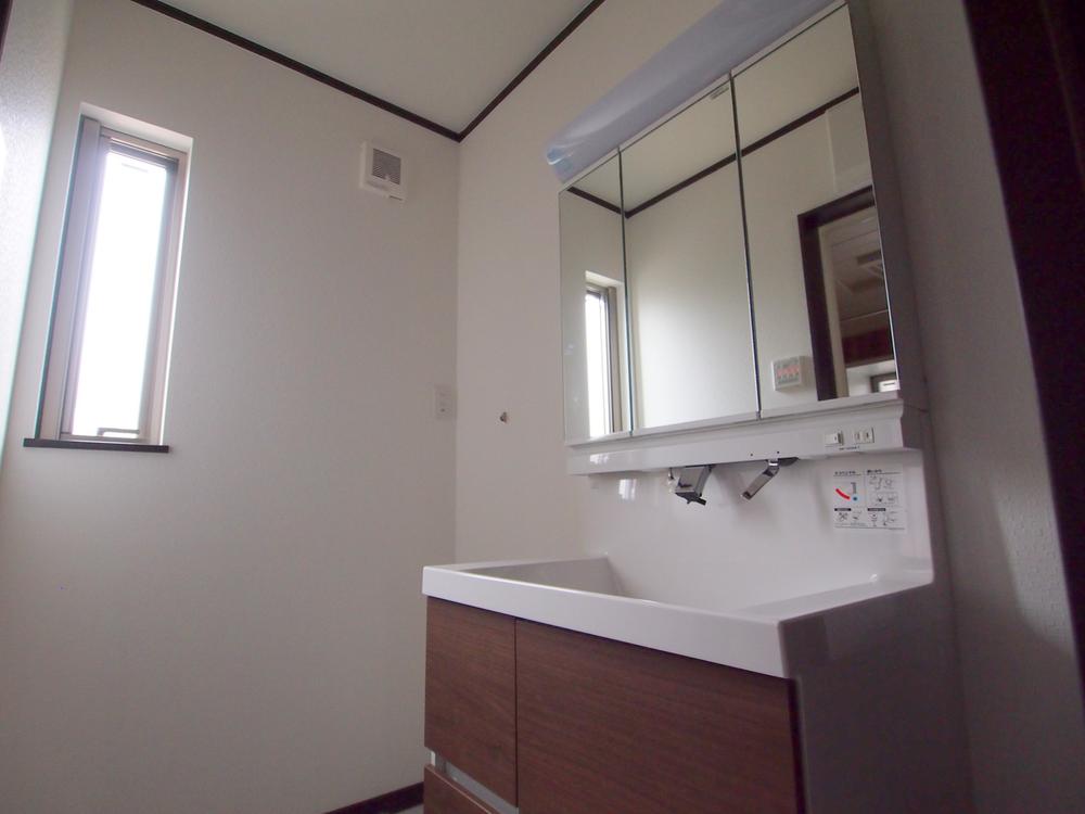 Wash basin, toilet. Indoor (10 May 2013) Shooting