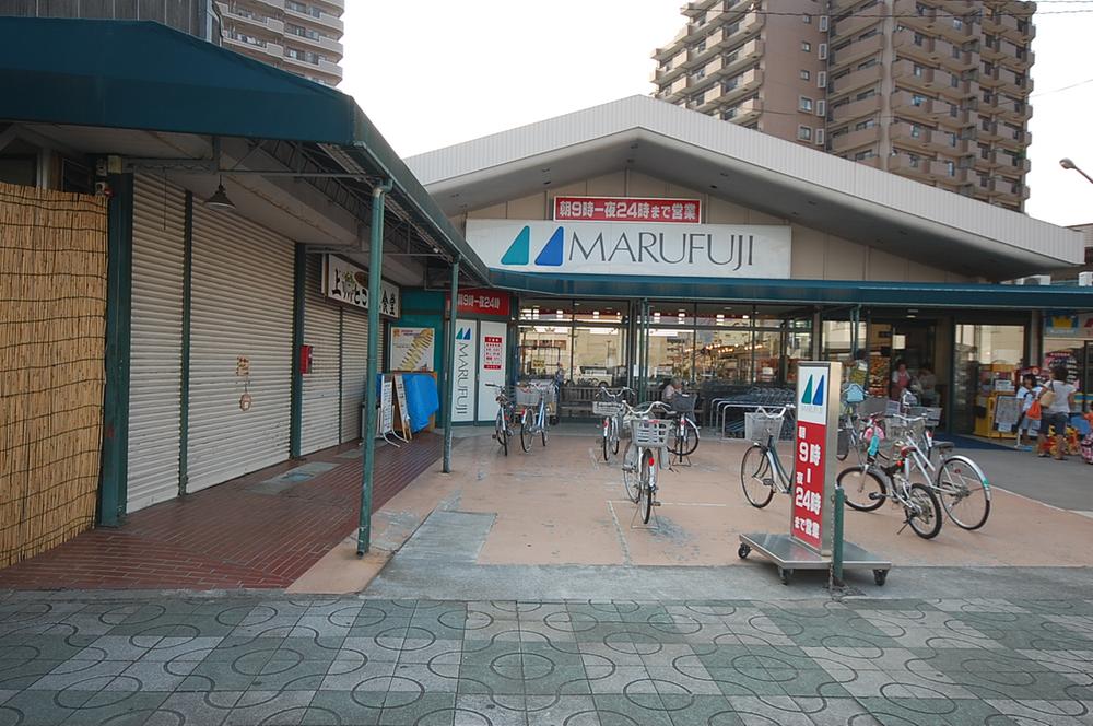 station. 2000m to Higashi-Ōme Station