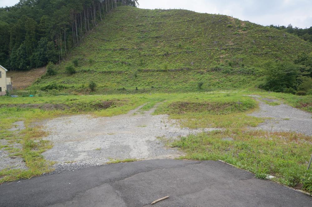 Local photos, including front road. Current state July shooting