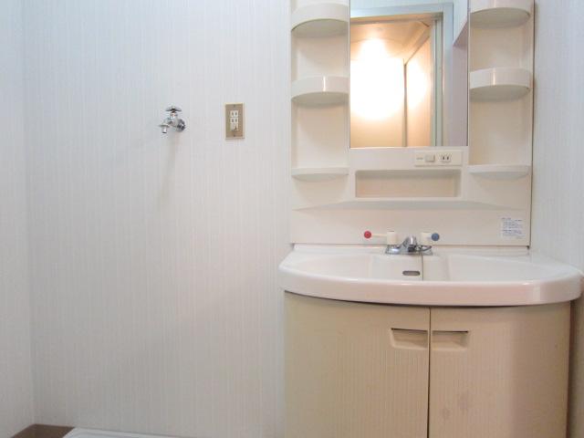 Wash basin, toilet. Indoor (12 May 2013) Shooting