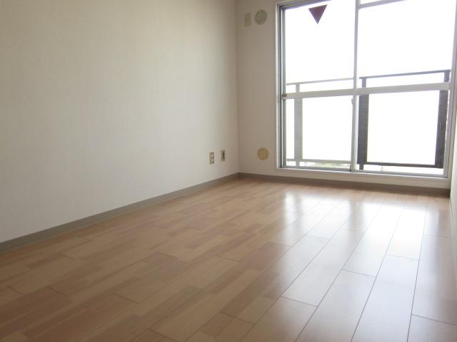 Non-living room. Indoor (12 May 2013) Shooting