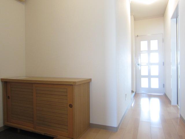 Entrance. Local (12 May 2013) Shooting