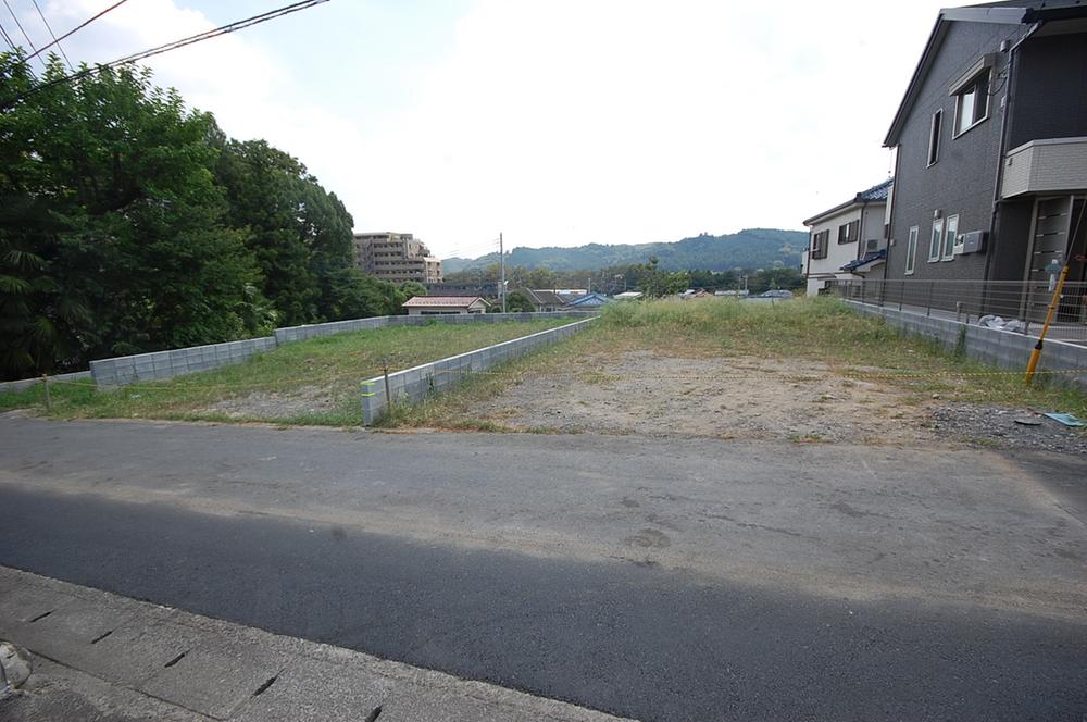 Local photos, including front road. The view from here is superb view