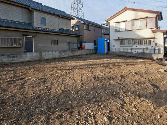 Local photos, including front road. Local (12 May 2013) Shooting