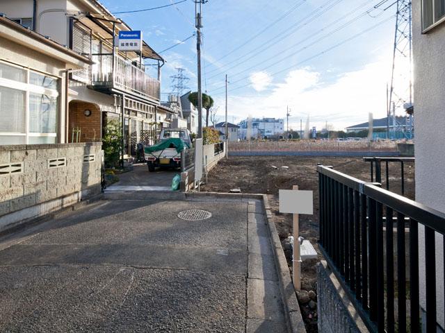 Local photos, including front road. Local (12 May 2013) Shooting