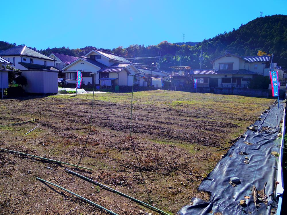 Local land photo. It will be spacious grounds to enjoy the hobby of home gardens and gardening, etc.!