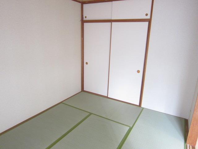 Non-living room. Indoor (12 May 2013) Shooting