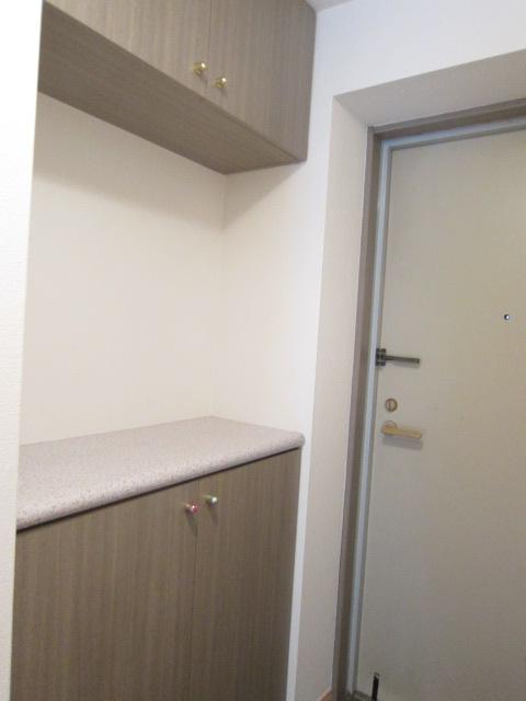 Entrance. Local (12 May 2013) Shooting