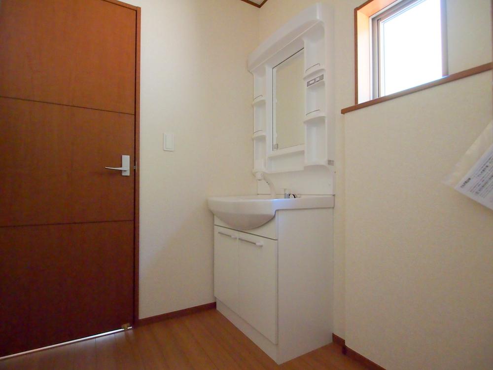 Wash basin, toilet. Washroom