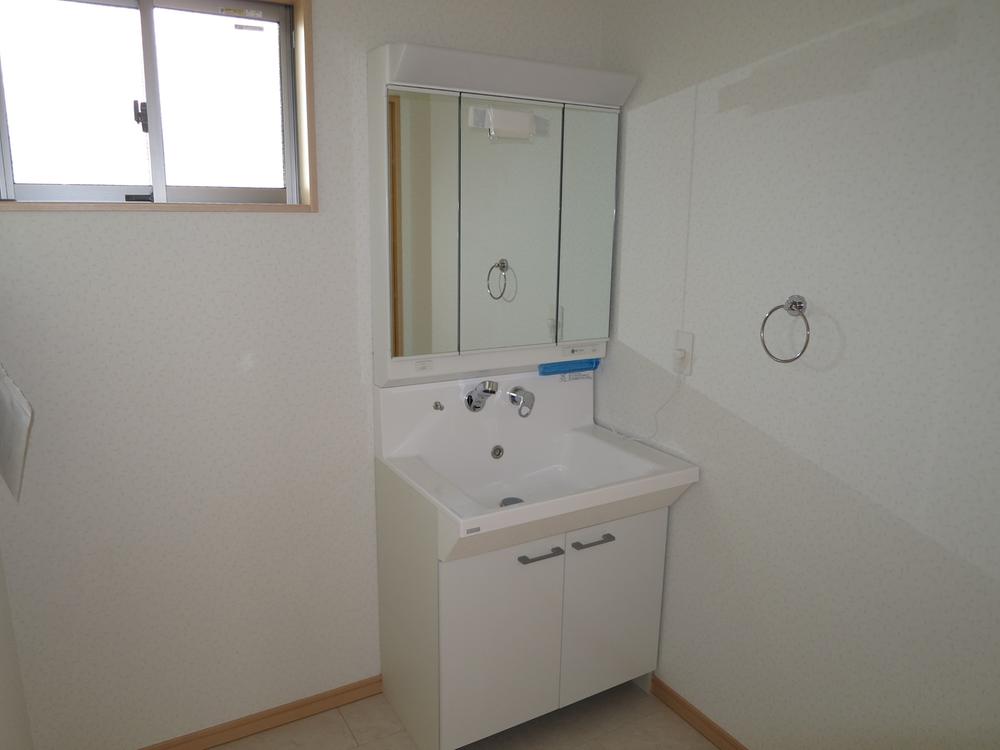 Wash basin, toilet. Local (12 May 2013) Shooting