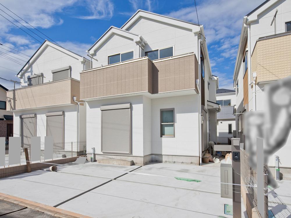 Local appearance photo. Local (12 May 2013) Shooting