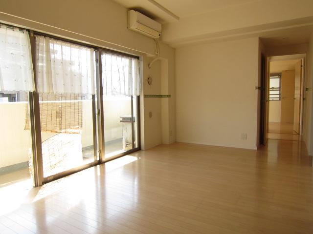 Living. Indoor (10 May 2013) Shooting