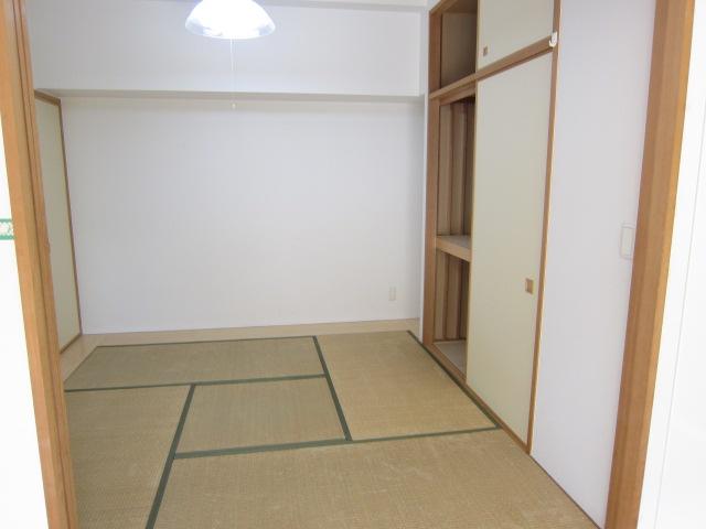 Non-living room. Indoor (10 May 2013) Shooting