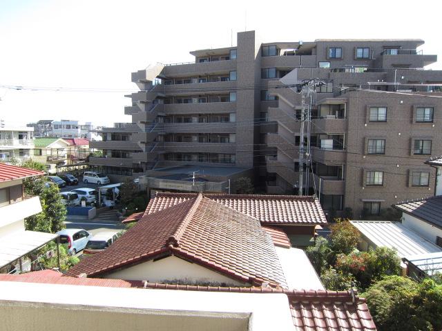 View photos from the dwelling unit. View from the site (October 2013) Shooting