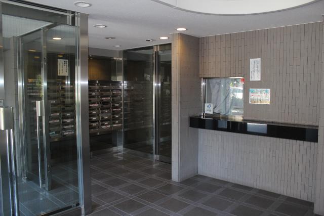 Entrance. Common areas