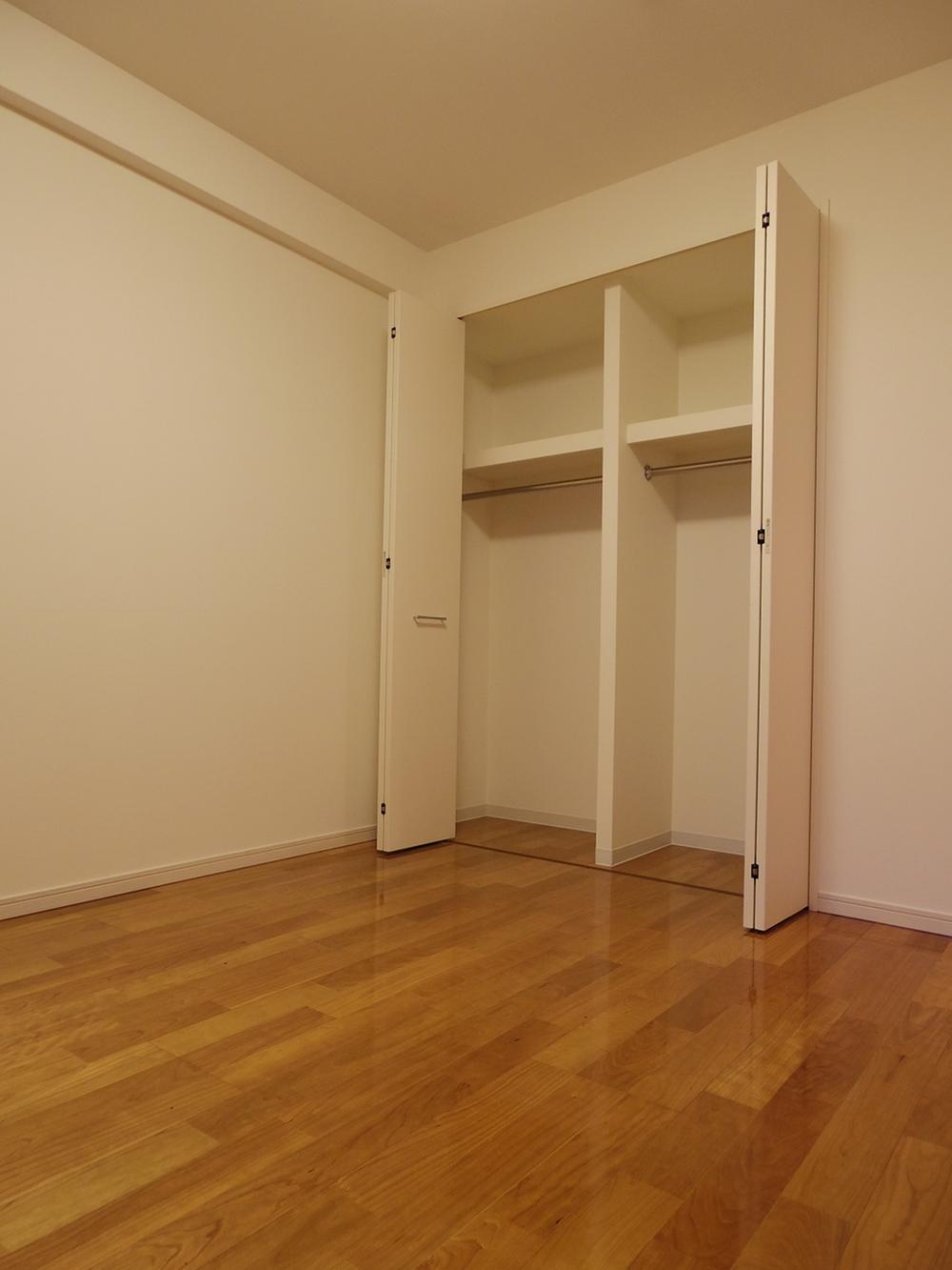 Non-living room. It will be housed thorough six quires Western-style.