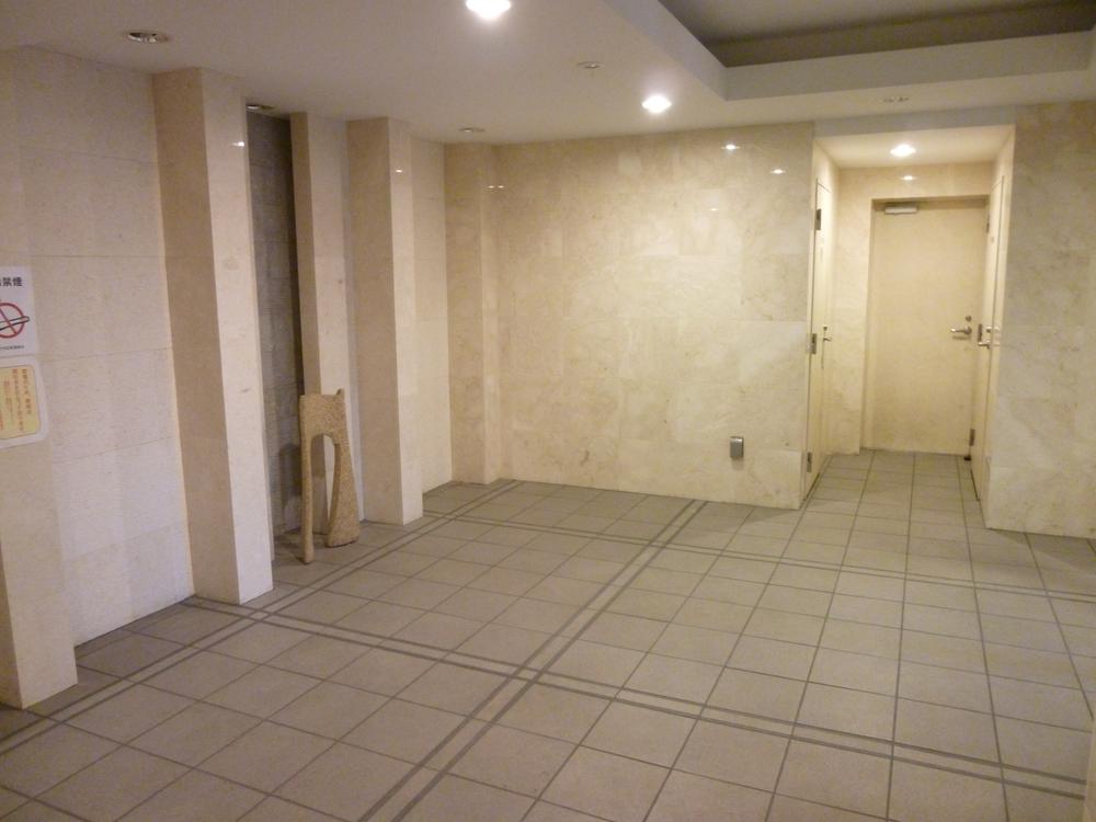 Entrance. Entrance internal 1