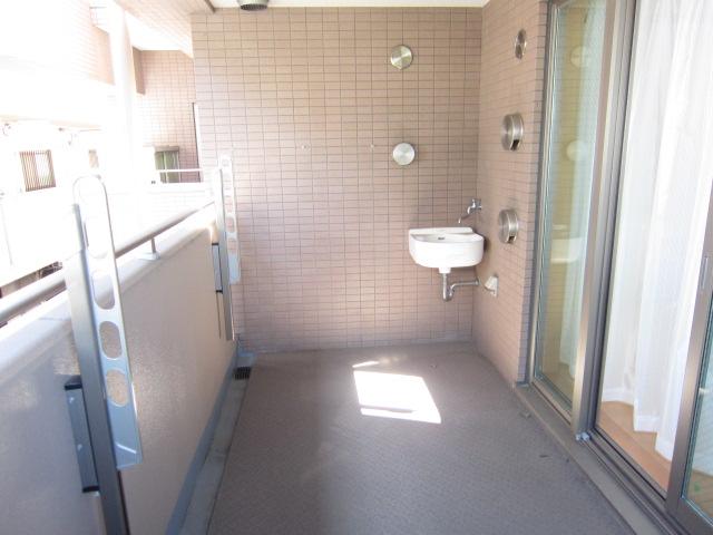 Balcony. Local (September 2013) Shooting