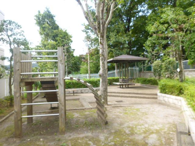 Non-living room. Mansion on-site park