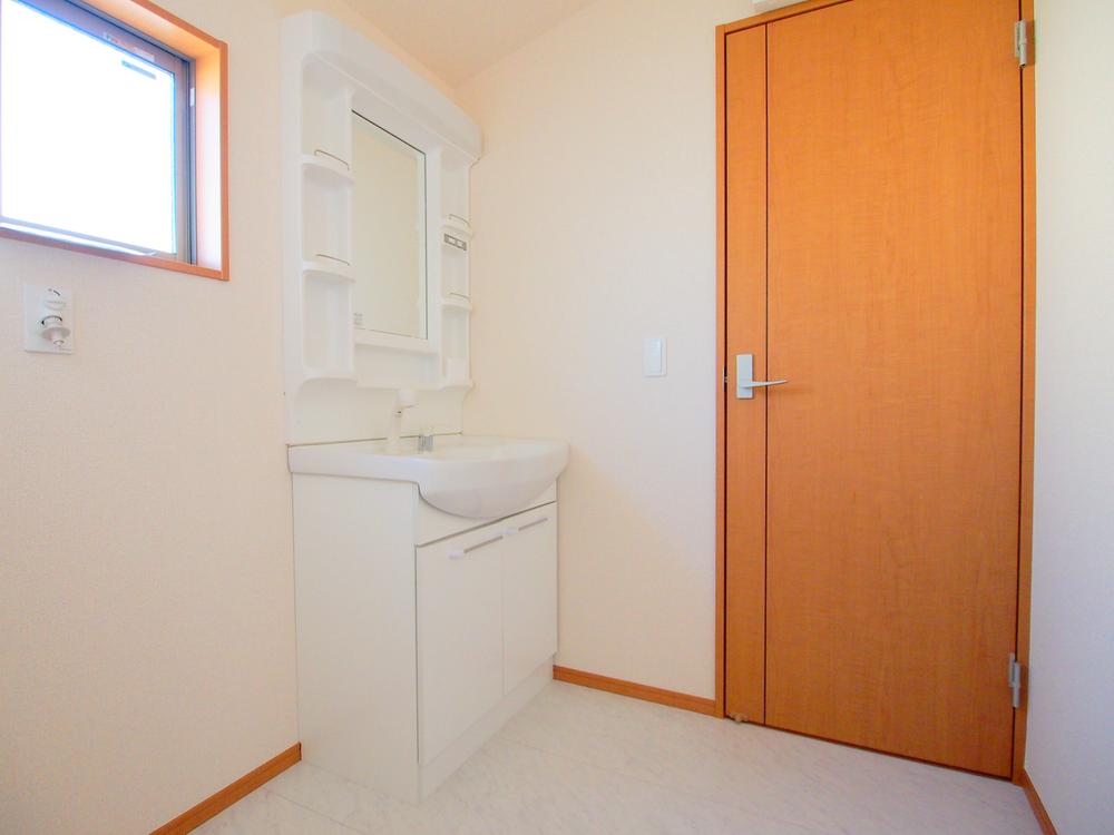 Wash basin, toilet. Washroom