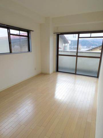 Non-living room. 6 Pledge Western-style (balcony side) two-sided lighting