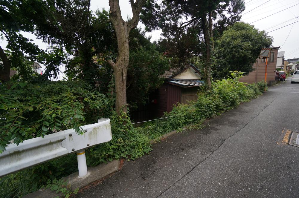 Local photos, including front road. Current state