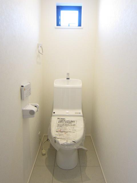 Toilet. Indoor (11 May 2013) Shooting