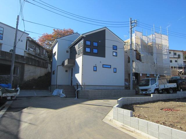 Local photos, including front road. Local (11 May 2013) Shooting