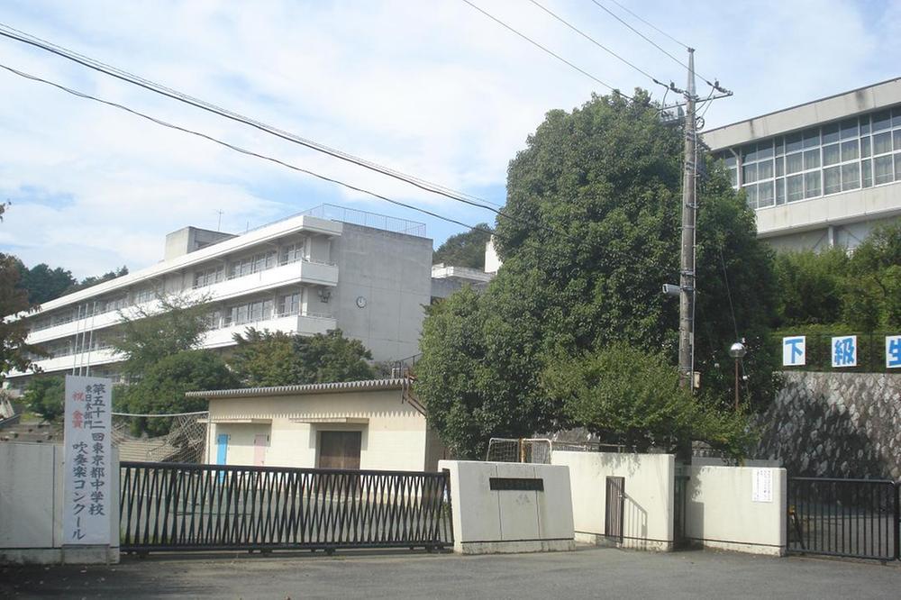 Junior high school. Ome Municipal blown up to junior high school 523m