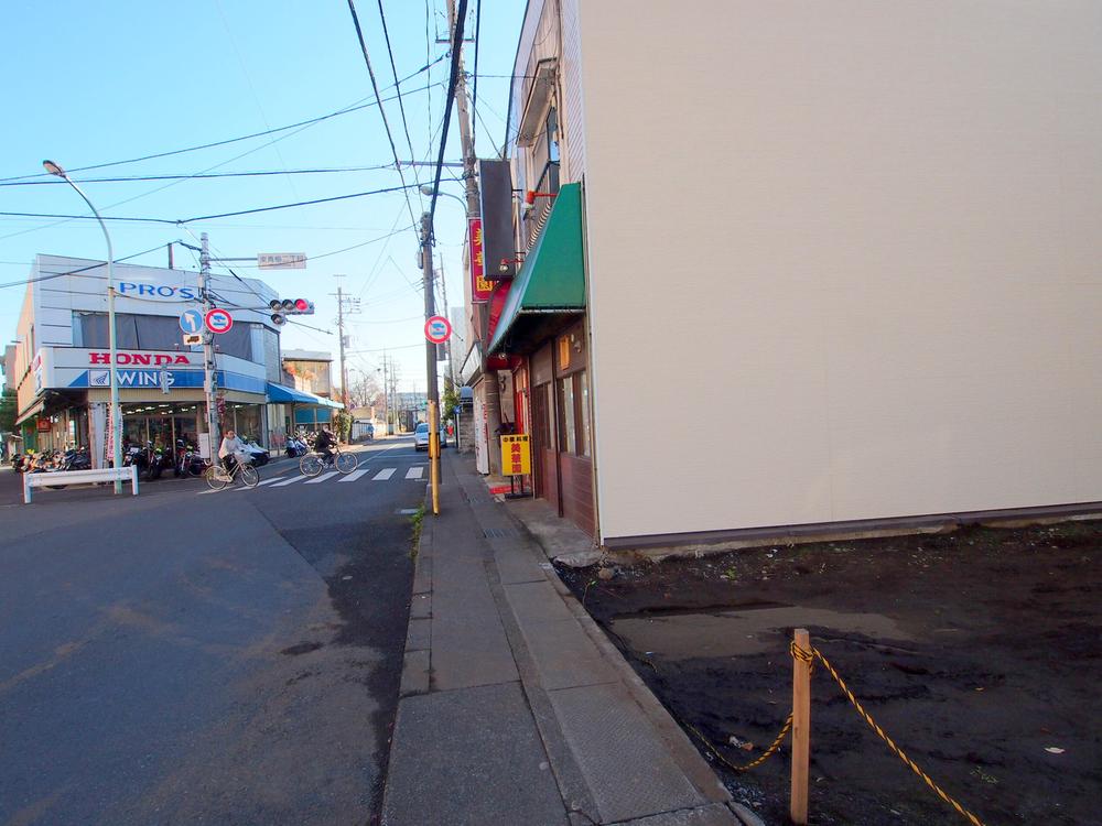 Local photos, including front road. December 2013 shooting