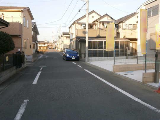 Local photos, including front road. Frontal road