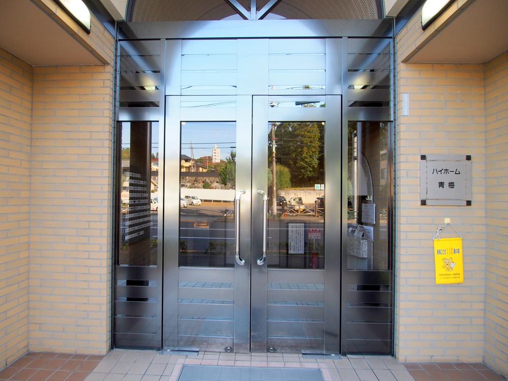 Entrance. Common areas