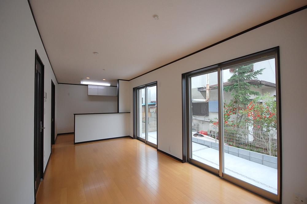 Same specifications photos (living). Same specifications