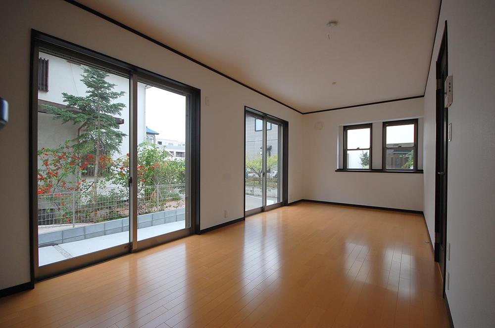 Same specifications photos (living). Same specifications