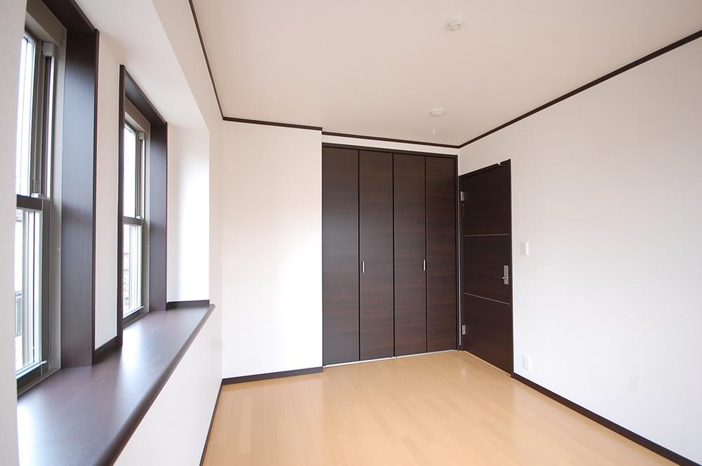 Same specifications photos (Other introspection). Same specifications Western-style