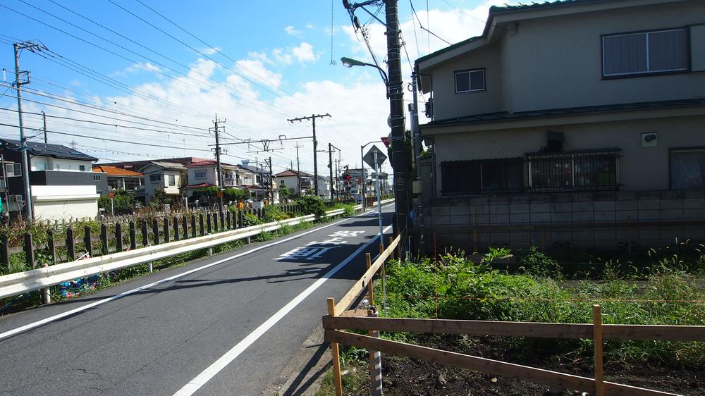 Local photos, including front road. Local (10 May 2013) Shooting