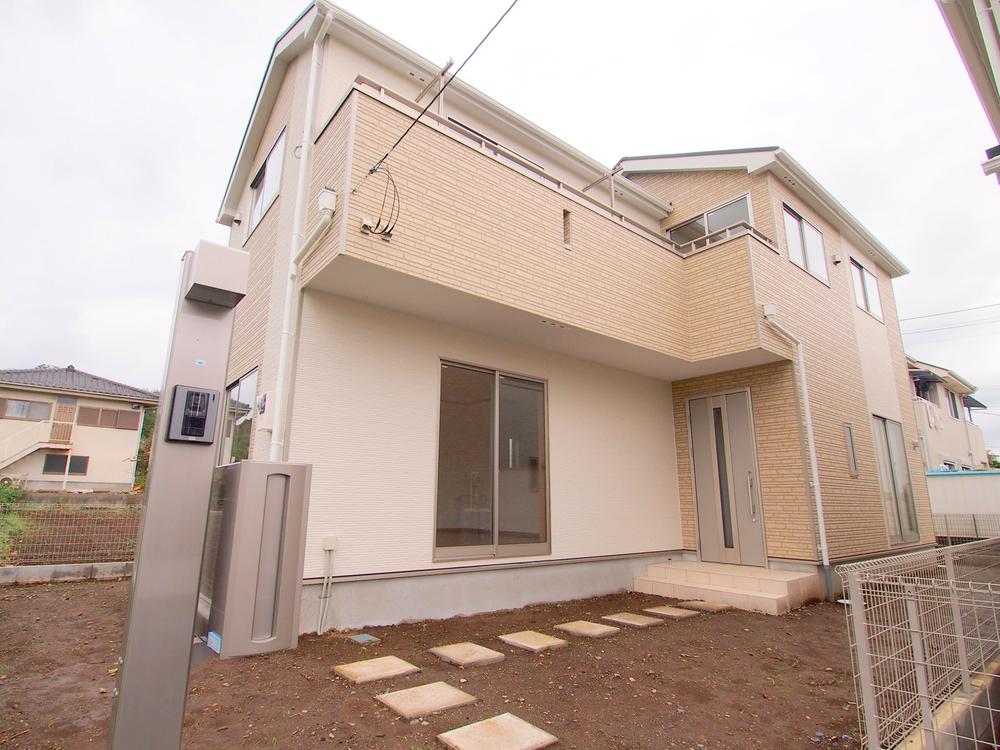 Local appearance photo. Local (10 May 2013) Shooting