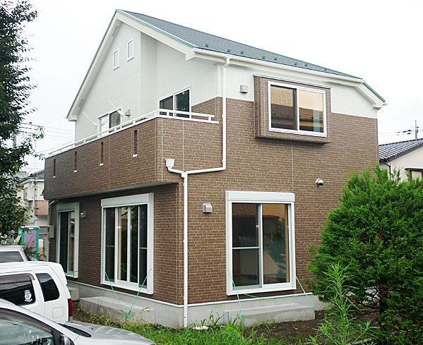 Building plan example (exterior photos). Example of construction It will be built in your favorite House manufacturer.