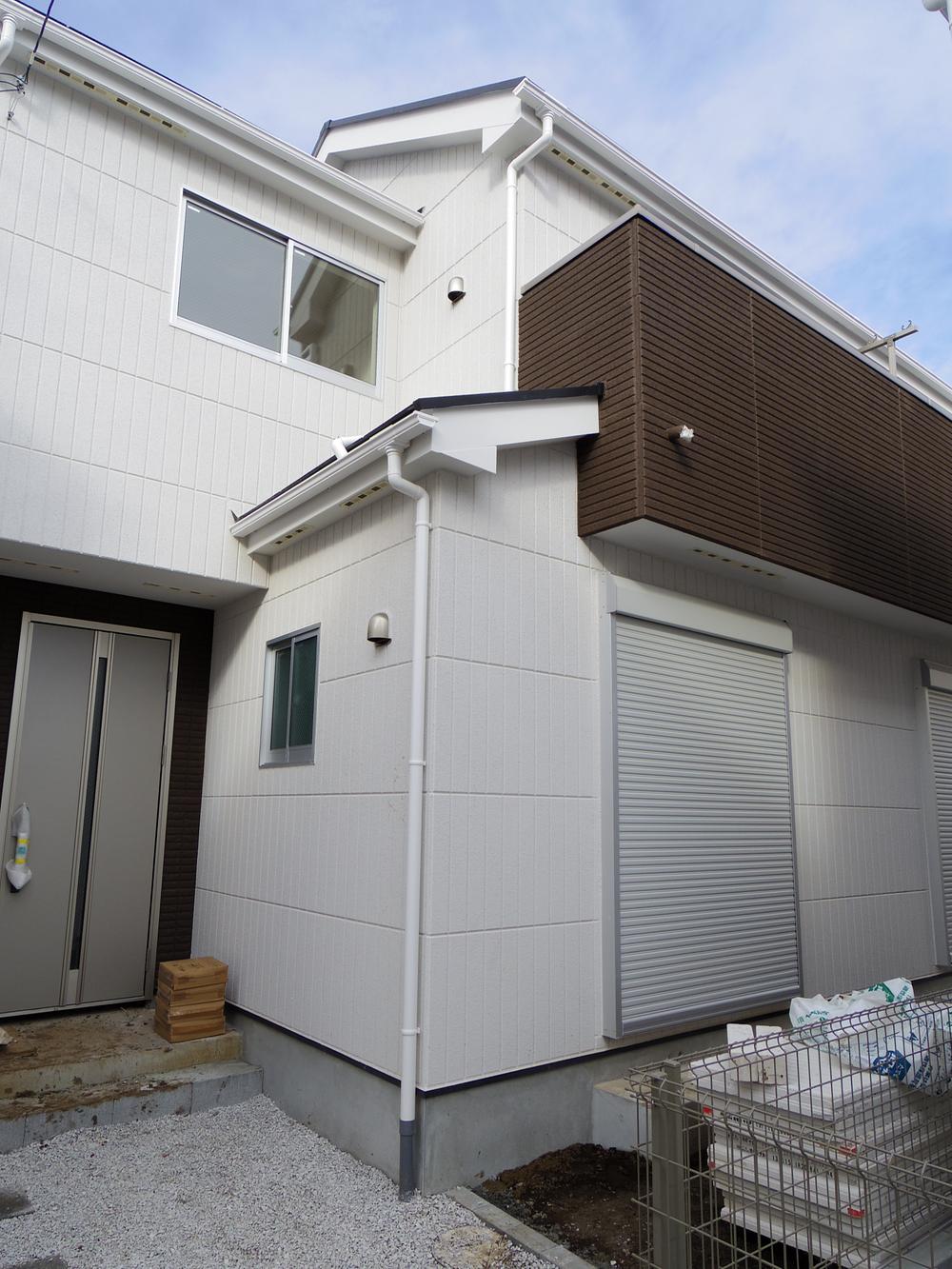 Local appearance photo. 5 Building appearance It is housed rich building floor plan with a walk-in cloakroom! (All room facing south)