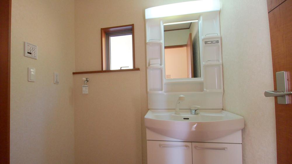 Wash basin, toilet. Washroom