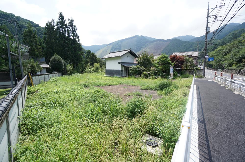 Local photos, including front road. Current state