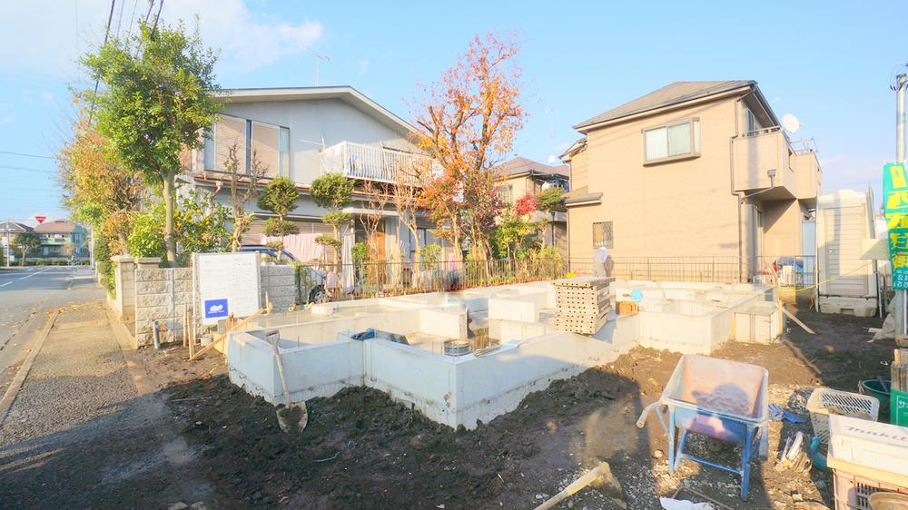 Local photos, including front road. 2013 November shooting