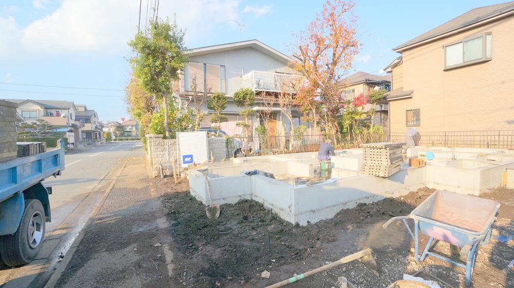 Local photos, including front road. 2013 November shooting