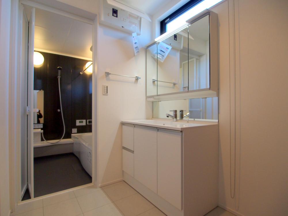 Wash basin, toilet. Washroom